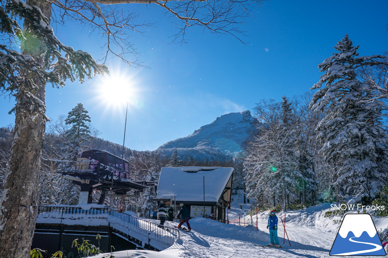 大雪山層雲峡・黒岳ロープウェイスキー場｜雪質も、景色も。やはり黒岳は別格。パウダースノーが舞う、北海道最高所にあるスキー場が営業開始！